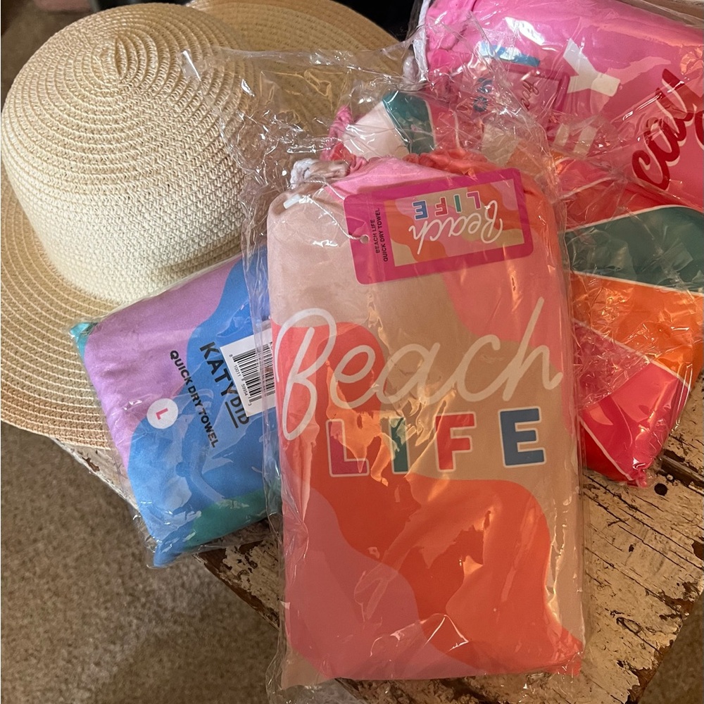 Katydid Colorful Beach Towel